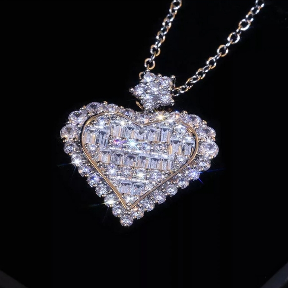 🎀18k Aesthetic Diamond Heart Pendant - Picture 4 of 7